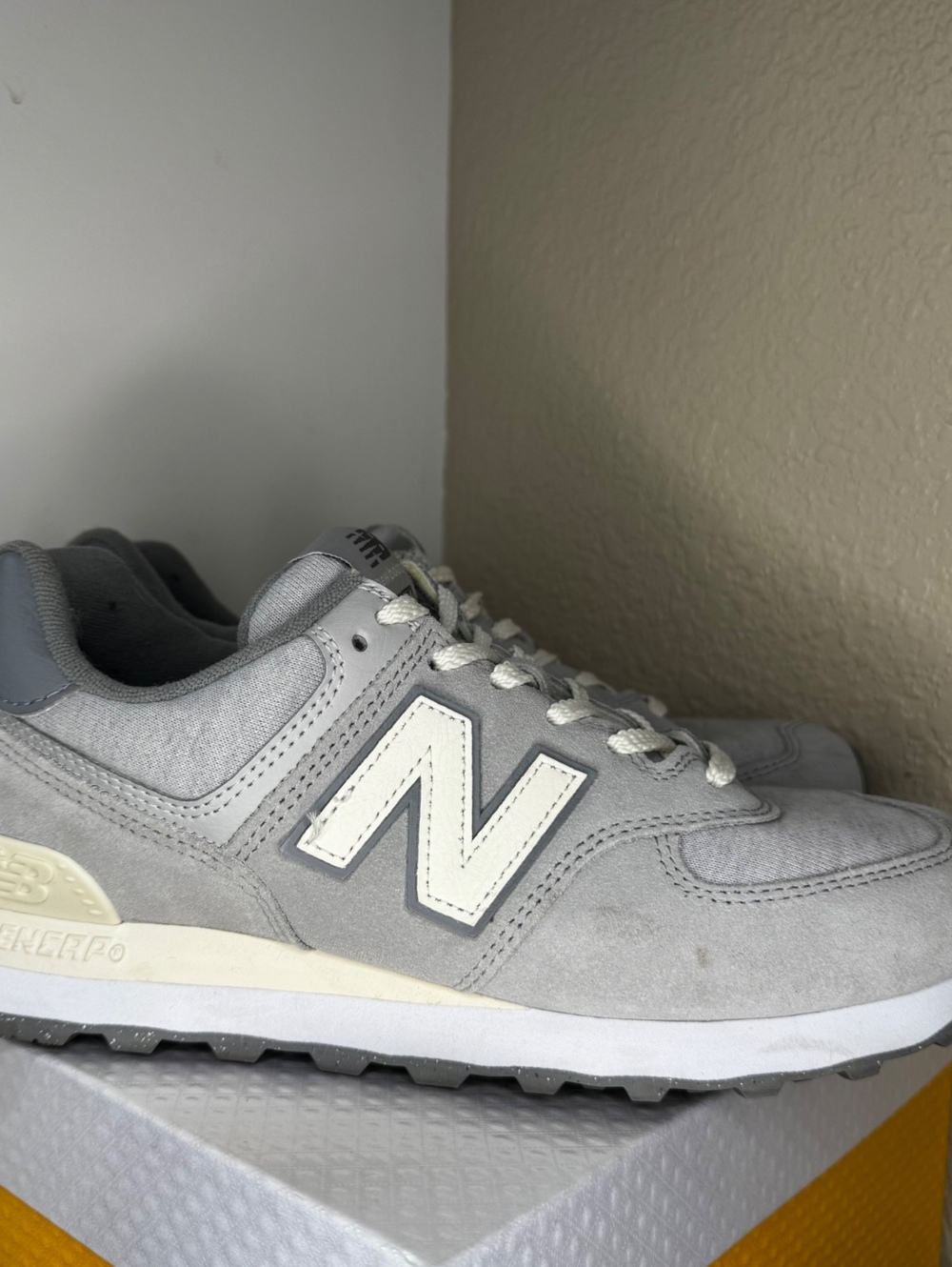 New Balance 574 Grey Day Concrete U574GBG Men’s 7.5 Women’s 9 Gray